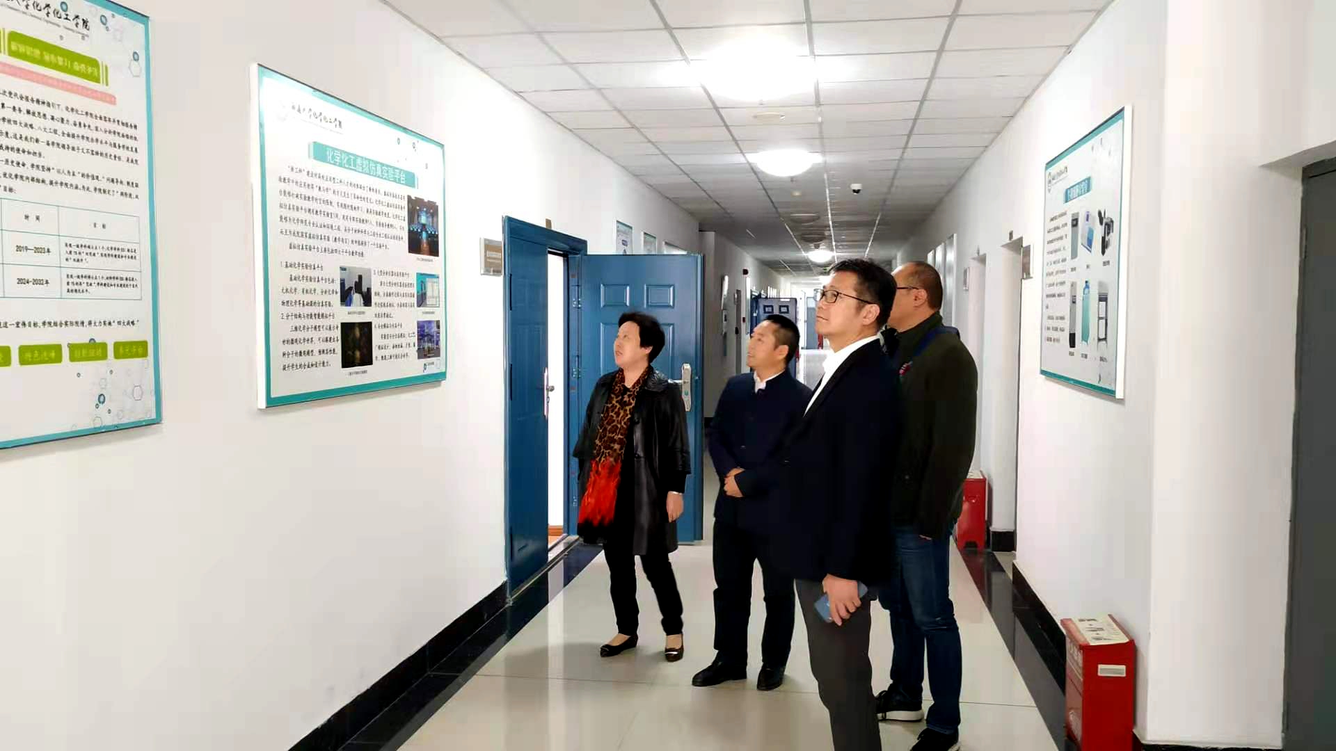 1参观1.jpg